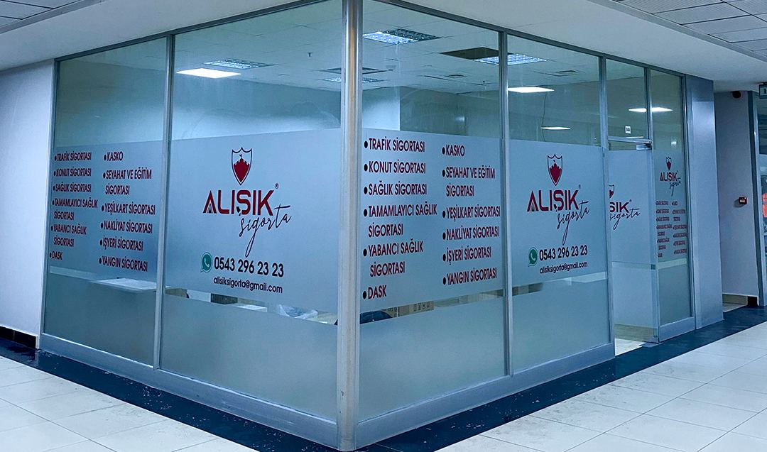 Alışık Sigorta ofisinin köşe görünümü